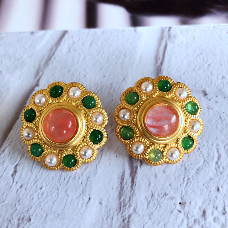 Wholesale Jewelry Retro Inlaid Color Pearl Stud Earrings Nihaojewelry display picture 4