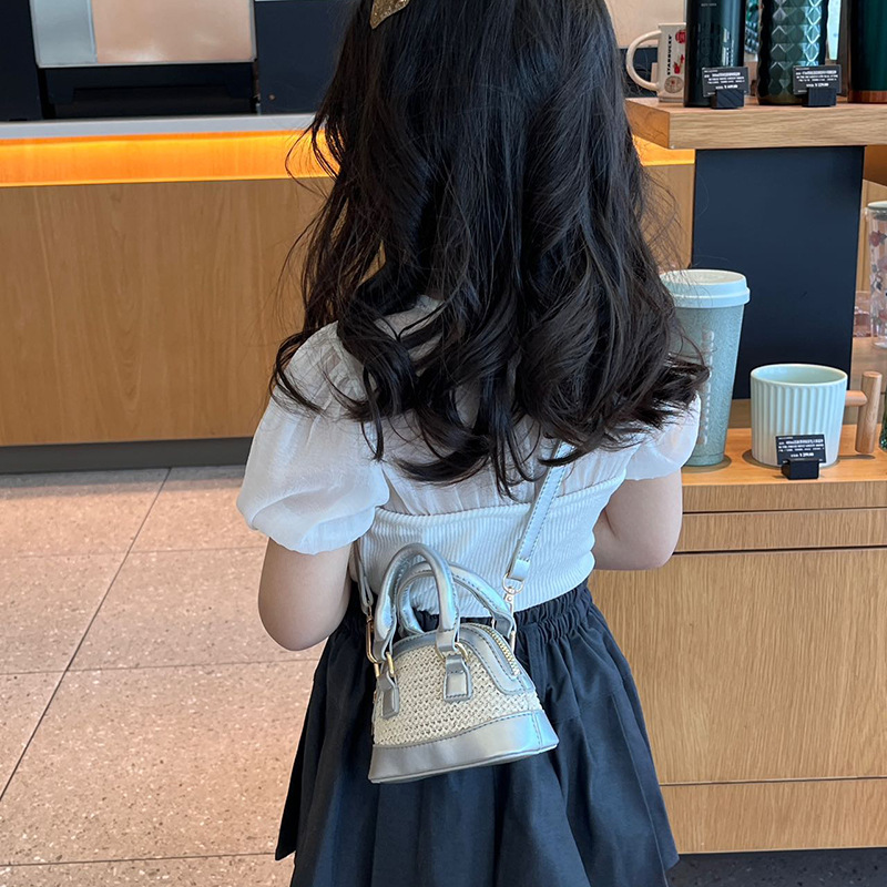 Bolso de hombro para niños y niñas de color de contraste de moda coreana, mini bolso de bebé tejido de paja de estilo occidental, nuevo bolso de mensajero para niños