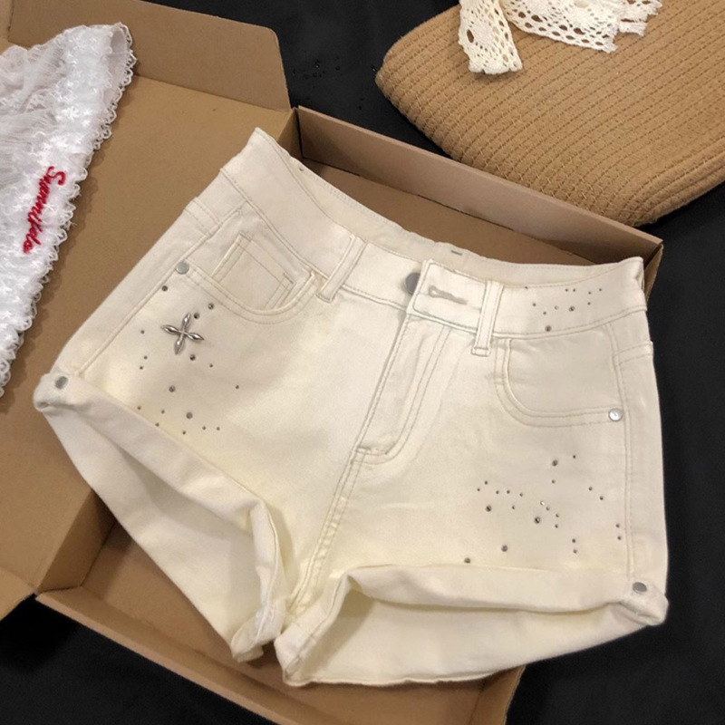 European-Style Heavy-Duty Rhinestone-Embellished Rolled-Edge Denim Shorts for Women, Spring/Summer 2026 New High-Waisted A-Line Wide-Leg Hot Pants