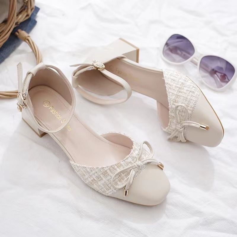 Baotou sandalias para mujeres 2026 nueva primavera y verano una banda cuadrada de talón con lazo con falda ligera y versátil zapatos coreanos