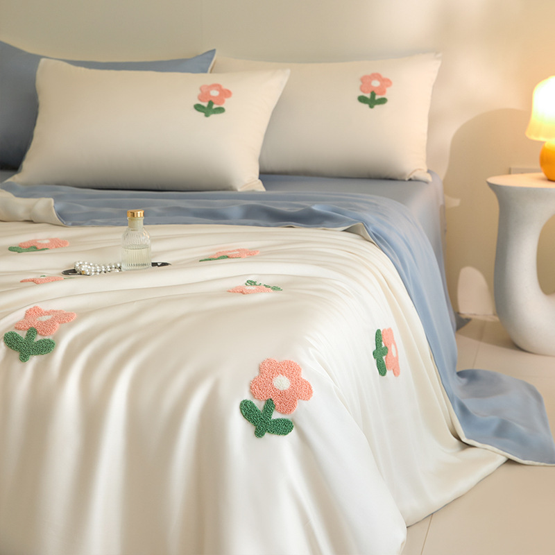 Ropa de cama de seda de hielo bordada con toalla de cuatro piezas, sábana fresca pequeña, funda de edredón, juego de tres piezas, ropa de cama de dormitorio fresca de verano