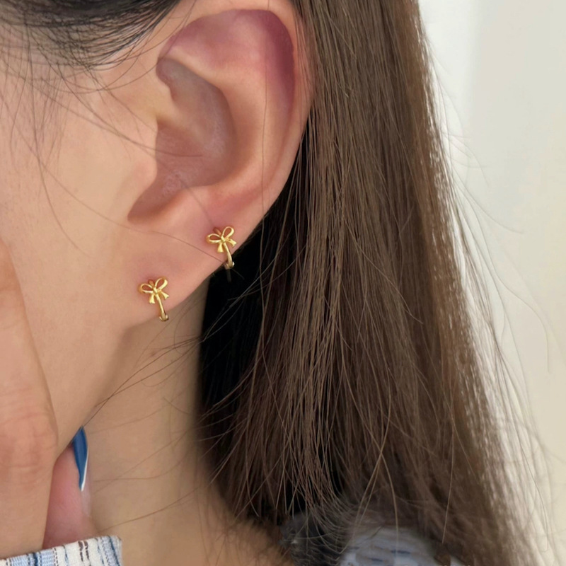 Sophisticated small cute design universal earrings with bow