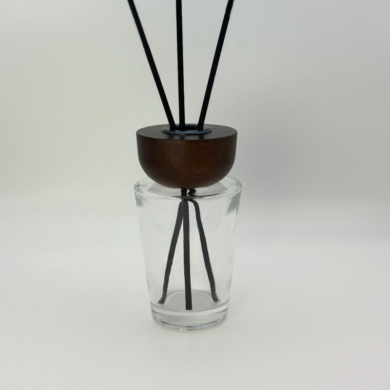 Botella vacía europea simple de alto valor nominal botella de fragancia de madera sólida botella de aceite esencial de caña cónica sin fuego 28 dientes botella de vidrio