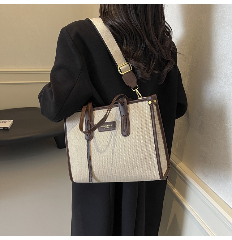 A new 2024 popular and versatile crossbody bag for women's commuting, a stylish tote bag undefined