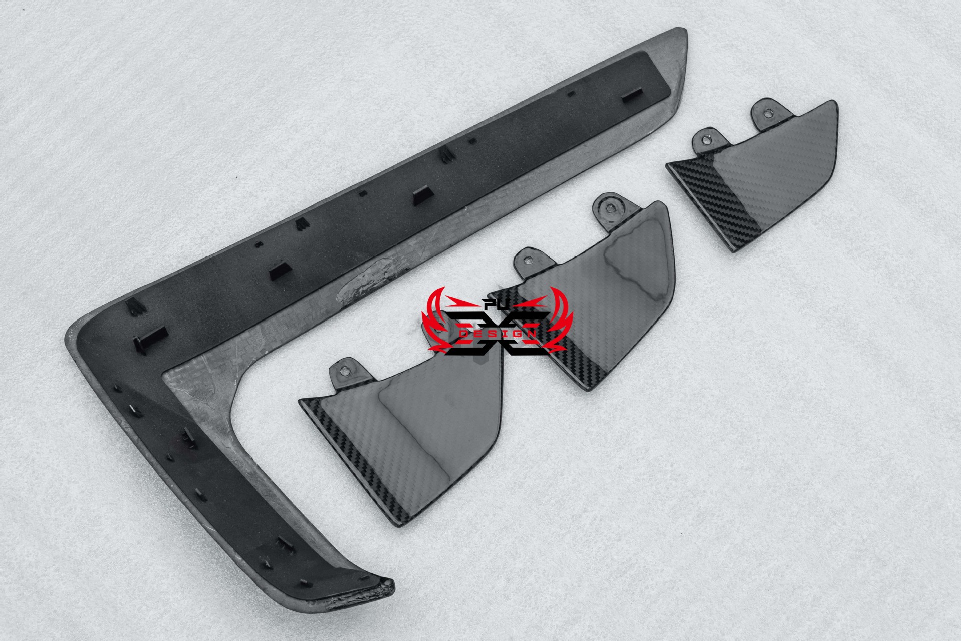 Suitable for Porsche 911 992 GT3RS original dry carbon fiber modification kit, front, middle, rear lip and side skirts