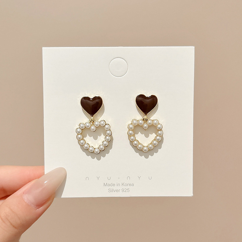 Pendientes de aro lisos para mujer, lujo ligero, pendientes de alta gama, pendientes populares, aretes de diseño exclusivo, aretes de otoño e invierno al por mayor