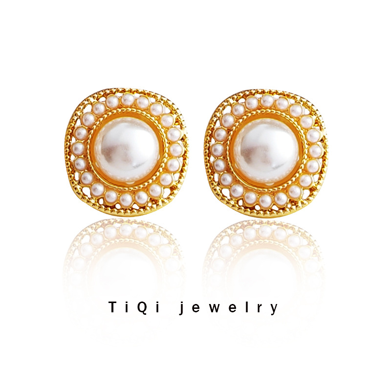 Retro elegant earrings from pearl