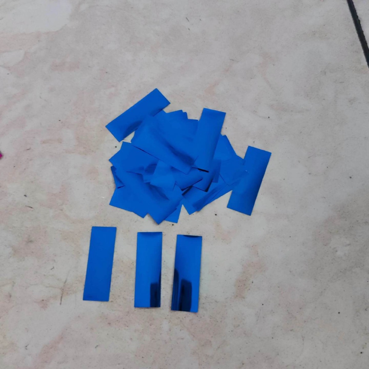 深玫红宝蓝亮金箔纸桃心草绿圣诞红金银混搭圆形纸屑片装饰充气球