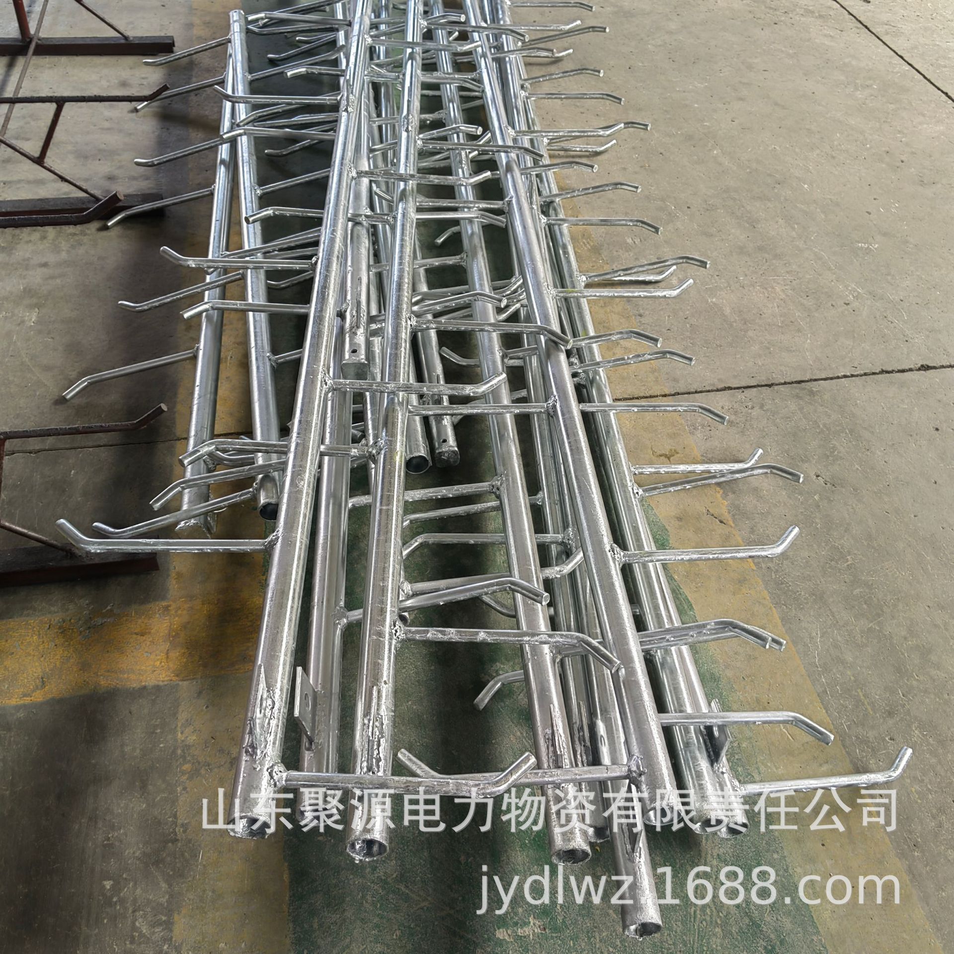 爬梯定 制 杆用攀登爬梯单杆爬梯 双杆爬梯 角钢爬梯抱箍固定爬梯