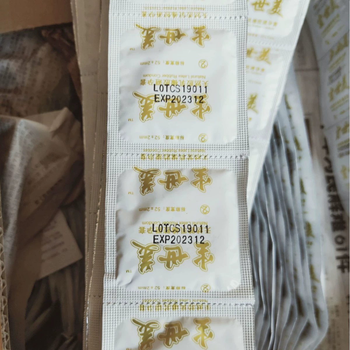 Презервативы квадратная упаковка оптом голые презервативы дешевые подарки Taobao внешняя торговля экспорт презервативы товары для взрослых