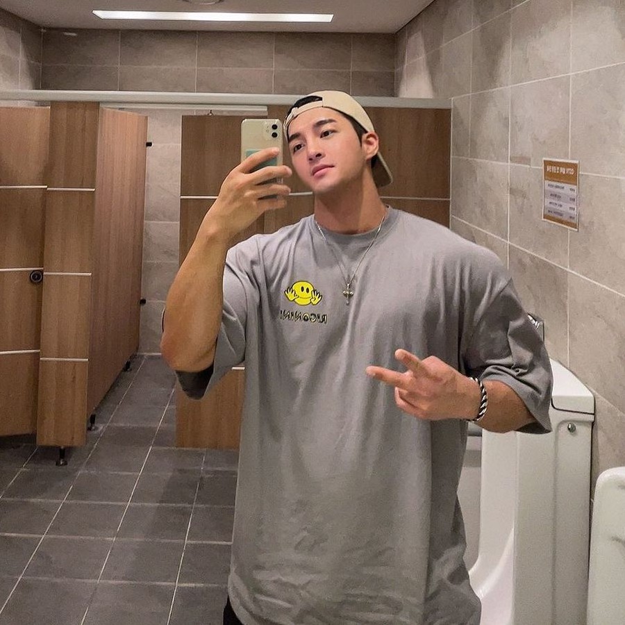 Men's Casual Printed Loose Fitting Basketball Training Shirt Short Sleeved Smiley Face T-Shirt Trendy Fitness Muscle Wearing_viptrois.com