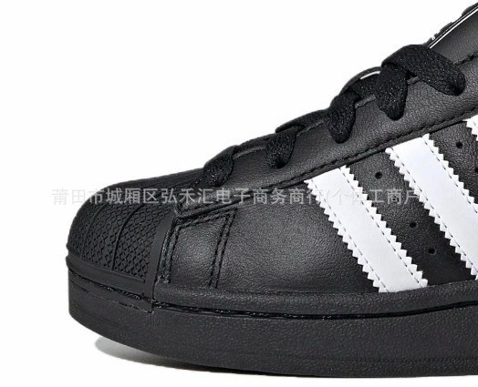 Second generation Black Shell - black shoelaces (white label on tongue)