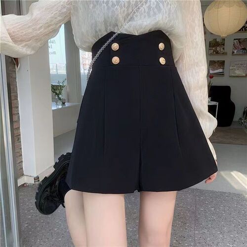 Modifications, please check the actual product before ordering. Black large size high-waisted wide-leg shorts for women, loose outerwear design.