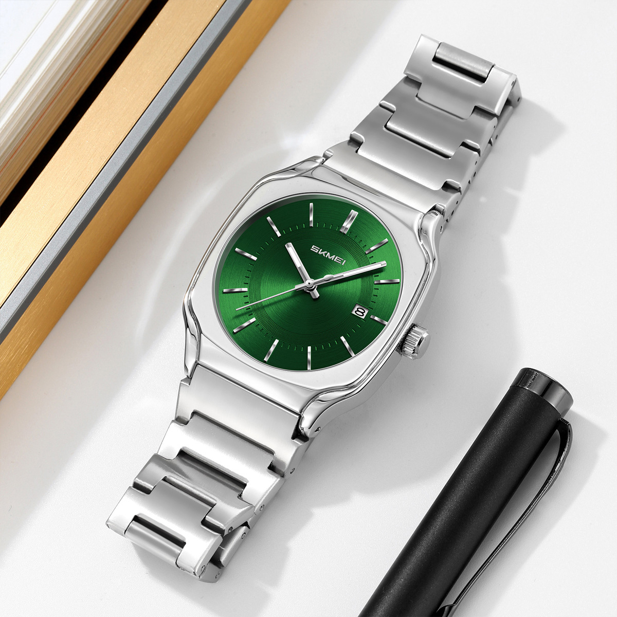 Momento de relojes de hombre calendario de negocios transfronterizo spot relojes de hombre acero noctilucente impermeable fábrica de relojes de cuarzo al por mayor