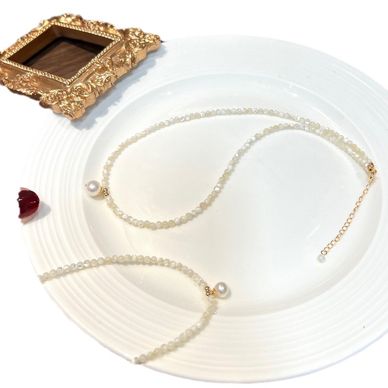 Colar de pérolas com fecho magnético para mulher elegante_voghion.com