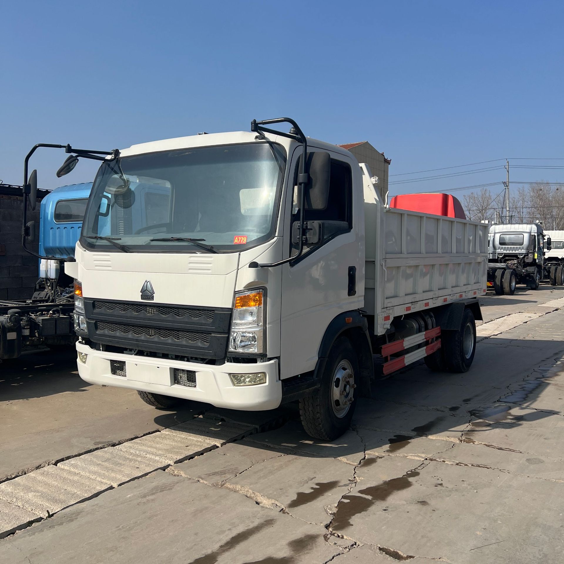 Exported to Africa, Refurbished Sinotruk Howo Brand Light Bulk Cargo Transport Transfer Truck, Dump Truck, Tipper Truck