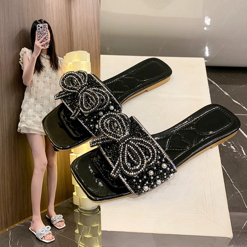 Летние модные универсальные босоножки с жемчужным бантом и открытым носком в стиле феи на среднем каблуке для женщин 2025 года