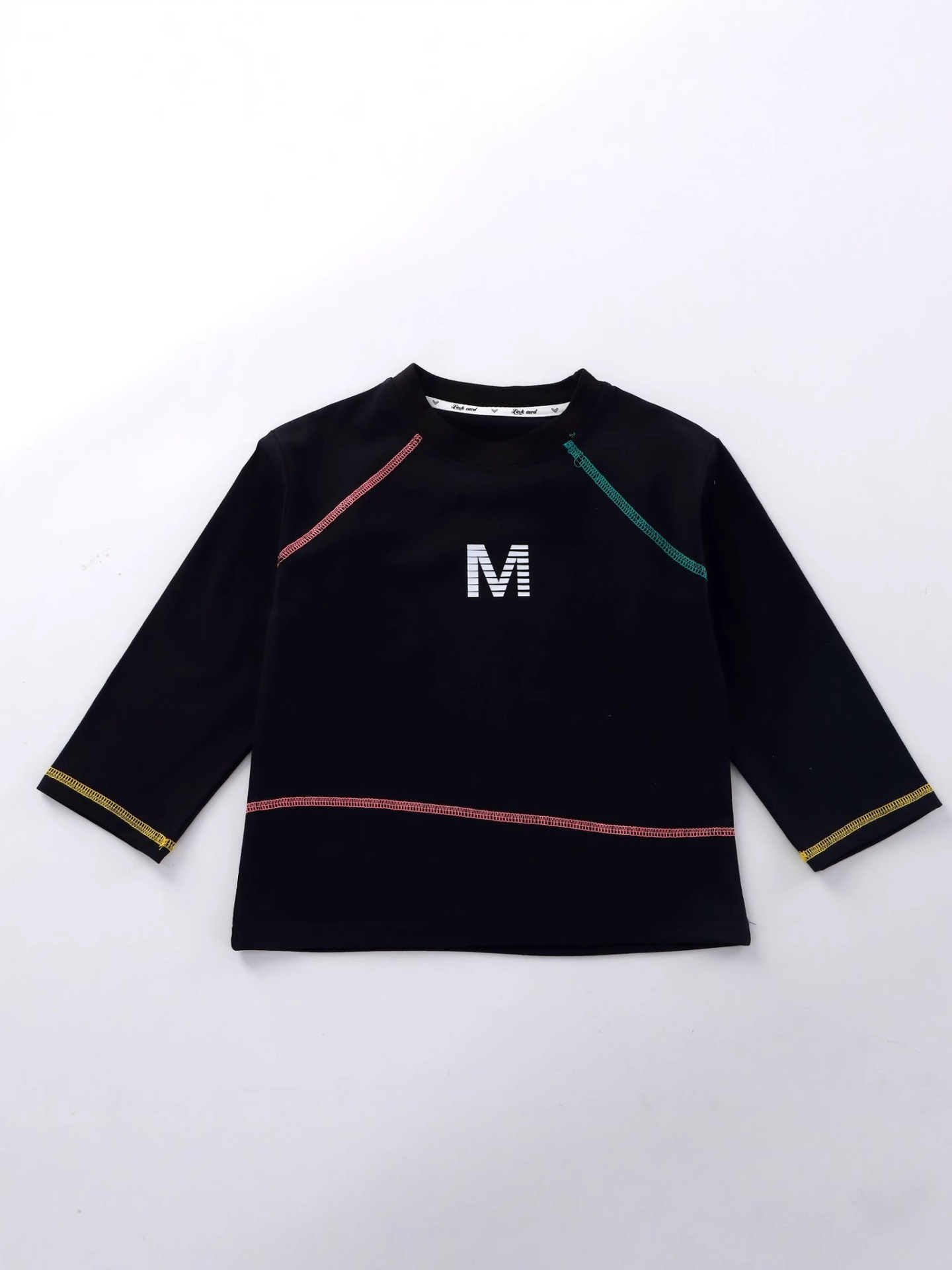 Camiseta de manga larga para niños con un nuevo tipo de camiseta de base de algodón lycra para niños suelta de primavera y otoño