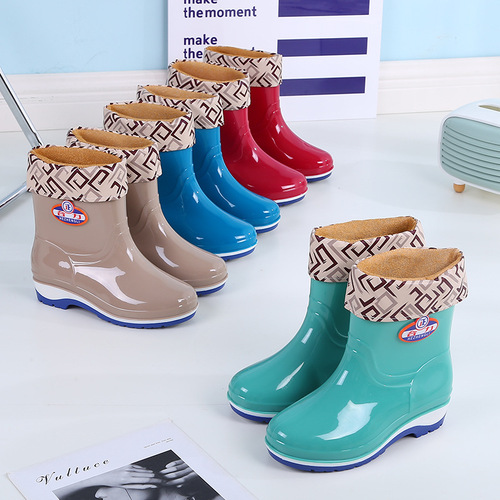 New Women's Sliding Waterproof Rain Boots for Adults, Short Knee Kitchen Wear Resistant Rubber Shoes, Spring and Autumn Waterproof Shoes