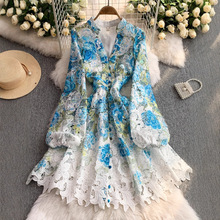 严选欧美宫廷风印花灯笼袖连衣裙女夏季v领镂空钩花蕾丝轻奢气质A