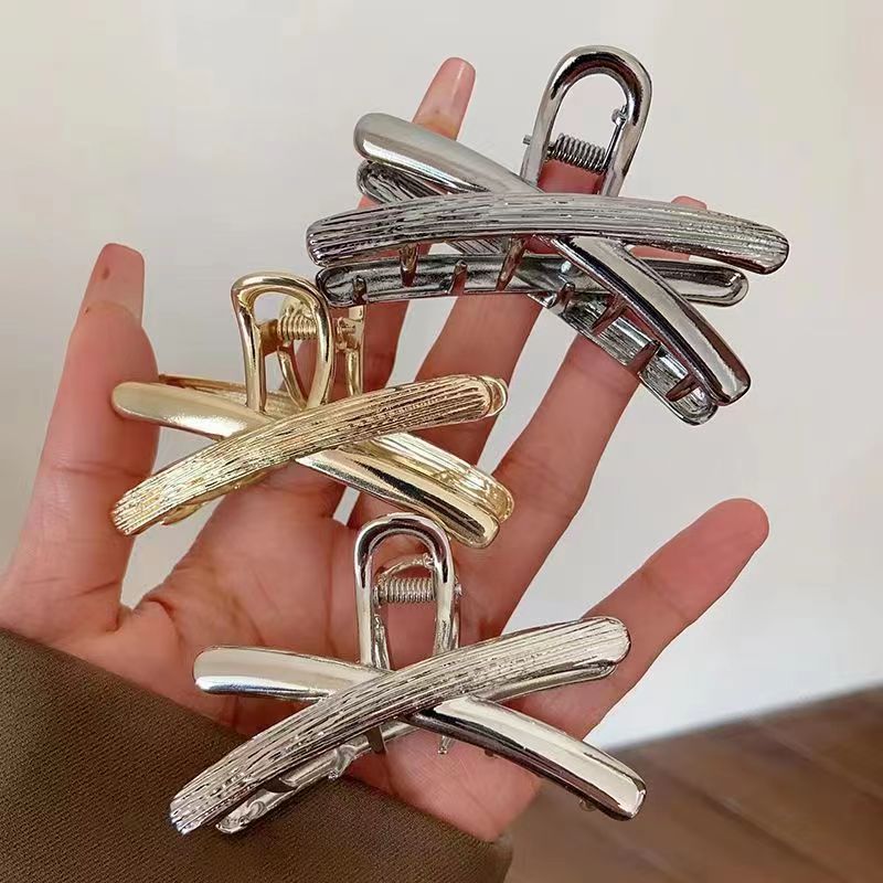 Forcina per capelli versione coreana X media nuova croce in metallo mezza clip per afferrare la testa posteriore elegante temperamento squalo clip copricapo donna_voghion.com