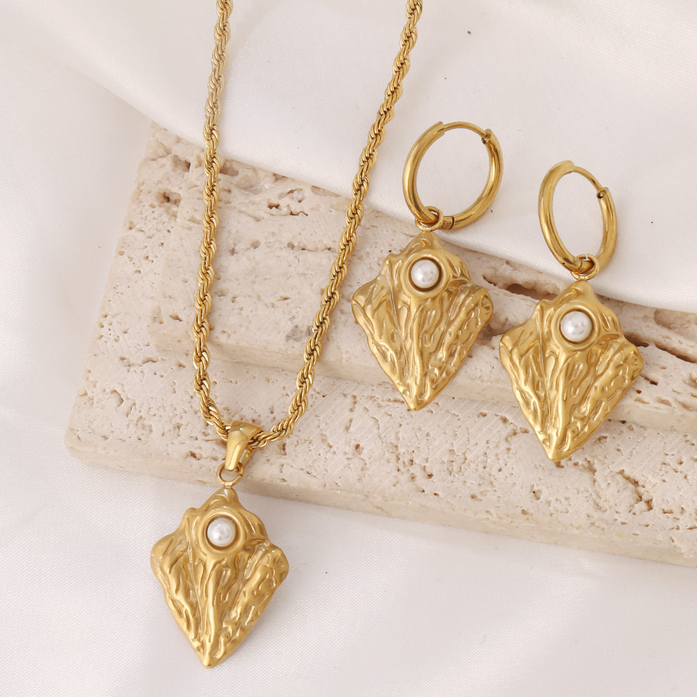 Retro geometric triangle stainless steel pearl