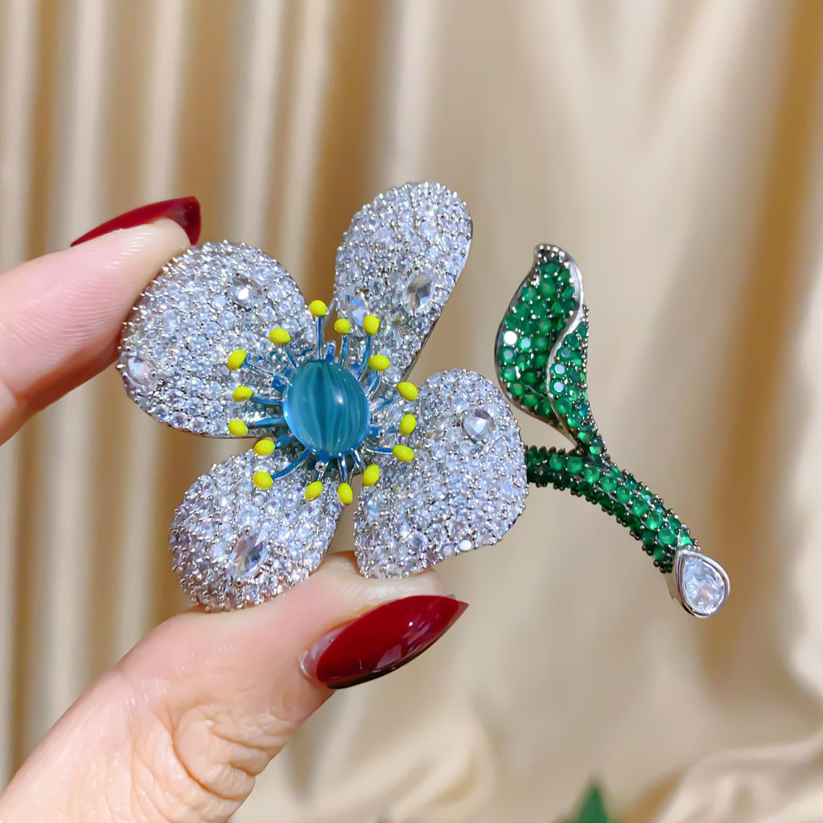 IG Style Shiny Leaf Flower Copper Plating Inlay Zircon Unisex Brooches display picture 7