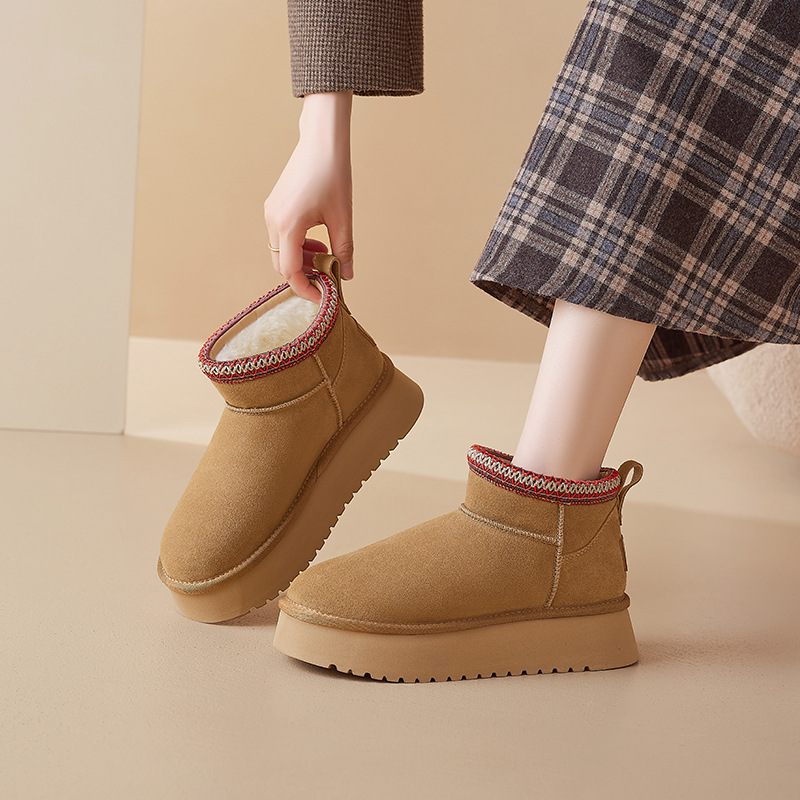 Botas de nieve para mujeres, 2025 nuevas botas de invierno de lana gruesas, muffins gruesas, zapatos de algodón.