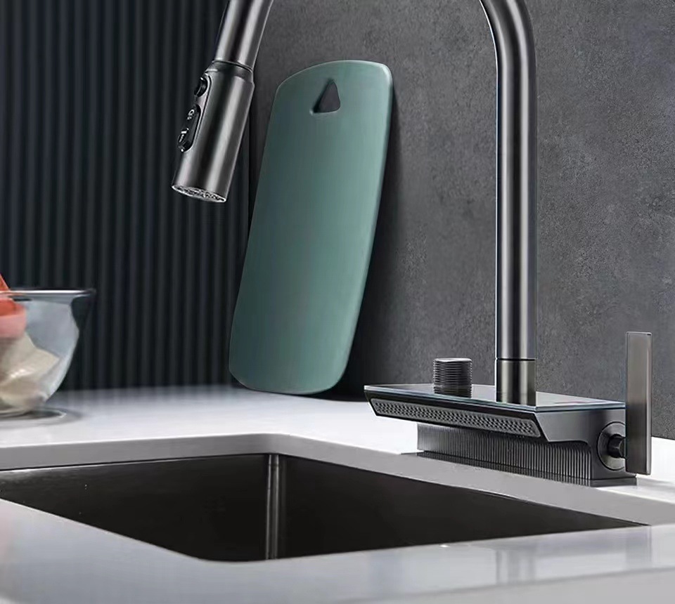 The kitchen is equipped with a universal all-copper digital display hot and cold sink faucet that can be pulled out like a flying rain waterfall details Picture