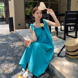 度假风系带吊带连衣裙女夏季2025新款宽松显瘦A字裙蓝色中长裙子