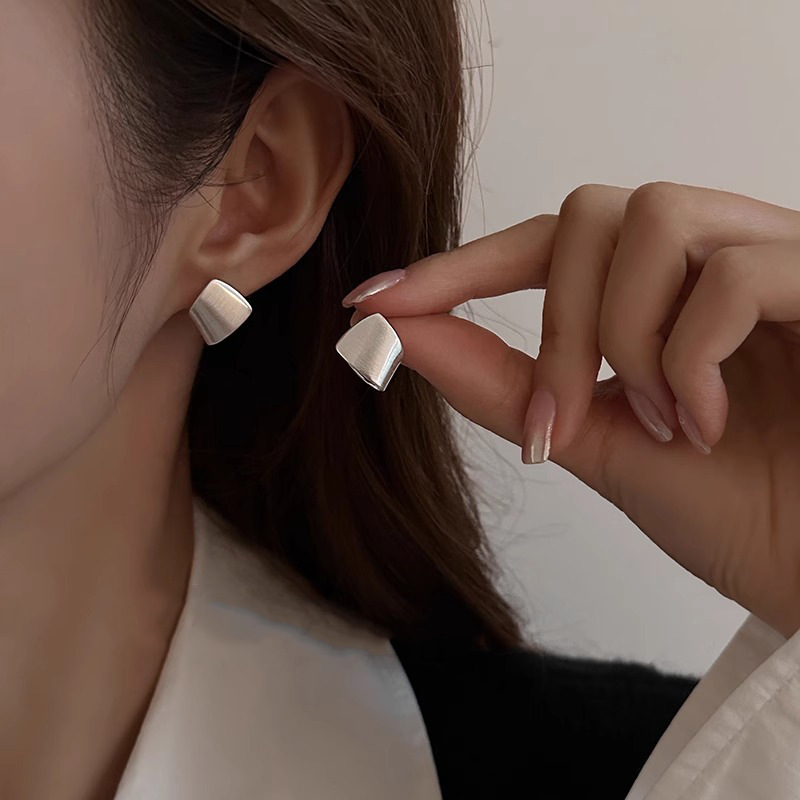 Niche Design Sense Ins Cold Style Geometric Square Earrings Women's Hot Style Elegant Earrings Internet Celebrity Earrings