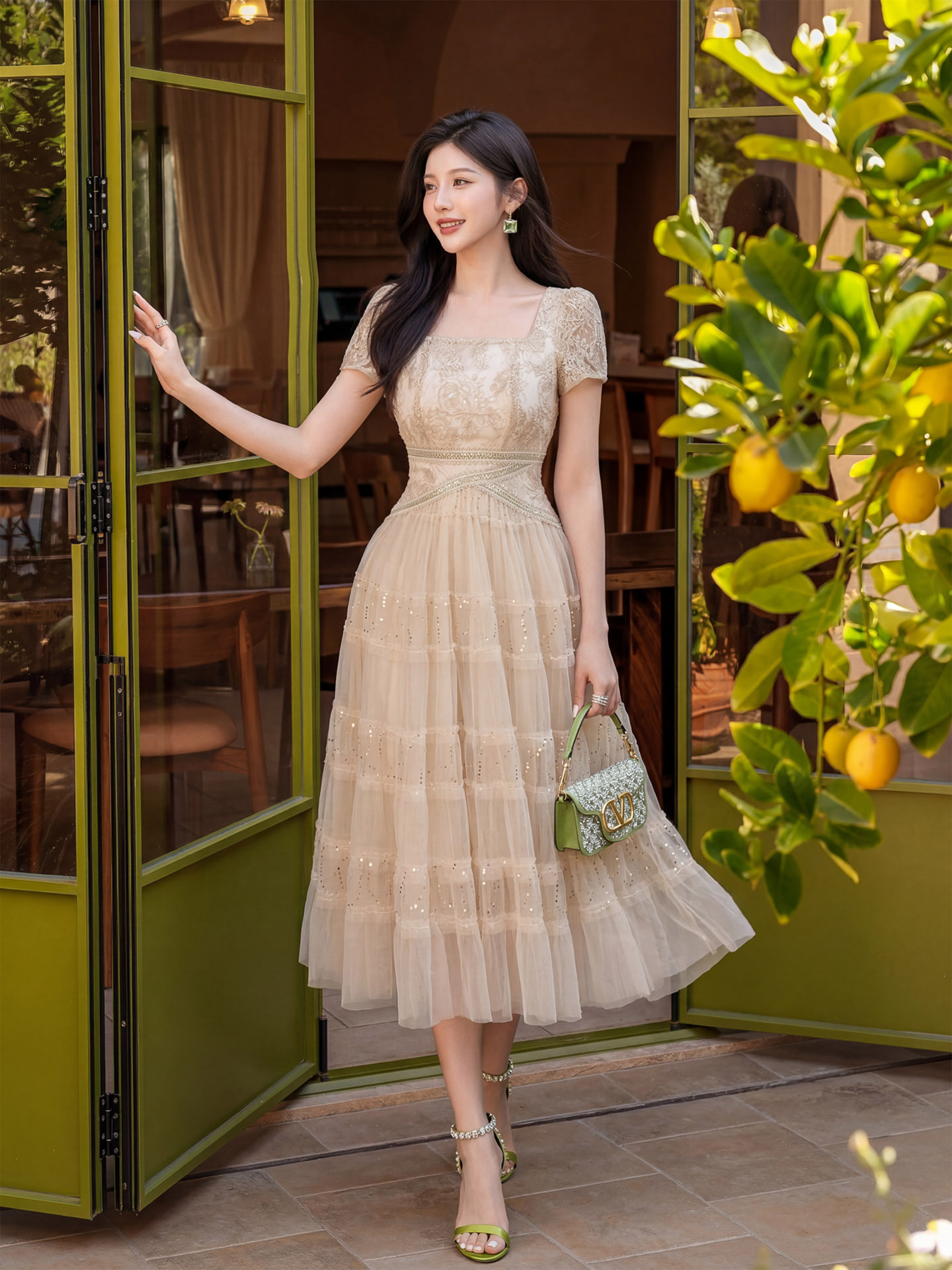 Đầm ren maxi tay ngắn cổ vuông, phối sequin lưới, xòe bồng tầng, phong cách tiên nữ mùa hè — Màu thịt