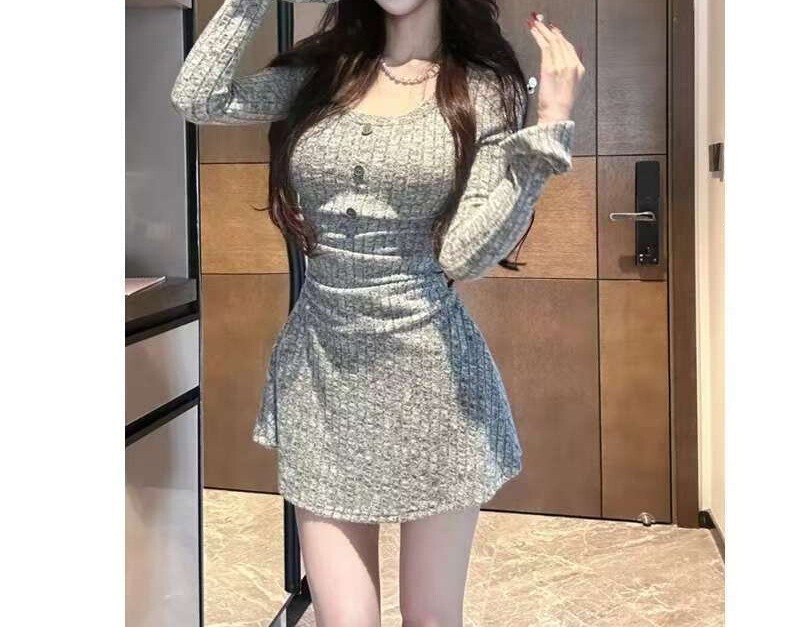 Purely desirable spicy girl round-neck long-sleeve dress, new autumn and winter style, sweet and spicy A-line short dress with a slimming waist and elegant look Purely desirable spicy girl round-neck long-sleeve dress, new autumn and winter style, sweet and spicy A-line short dress with a slimming waist and elegant look