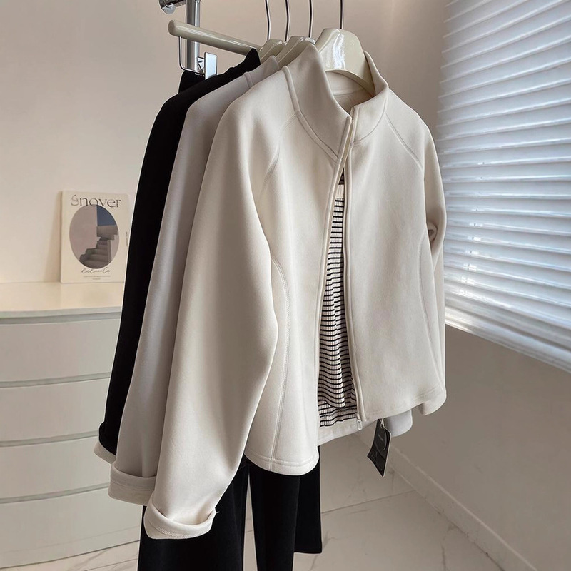 Slim Waist~ Stand Collar Short Coat in Glutinous Velvet for Women, 2025 Autumn and Winter, Slim Fit, Suitable for Layering or Wearing Alone, with Zipper