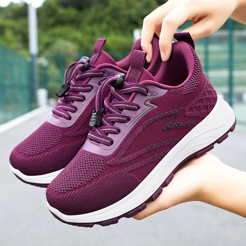 Zapatos para mamá, zapatos de algodón para caminar de primavera, zapatos casuales transpirables de punto, zapatos de mujer de una pieza para envío directo, zapatos de malla ligeros y cómodos.