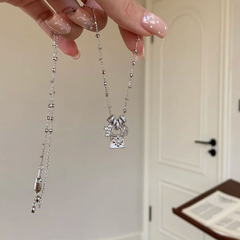 Xiaohongshu 人気のクロスロックネックレスレディースペンダントライト高級美的ニッチハイエンドネックレスドロップシッピング