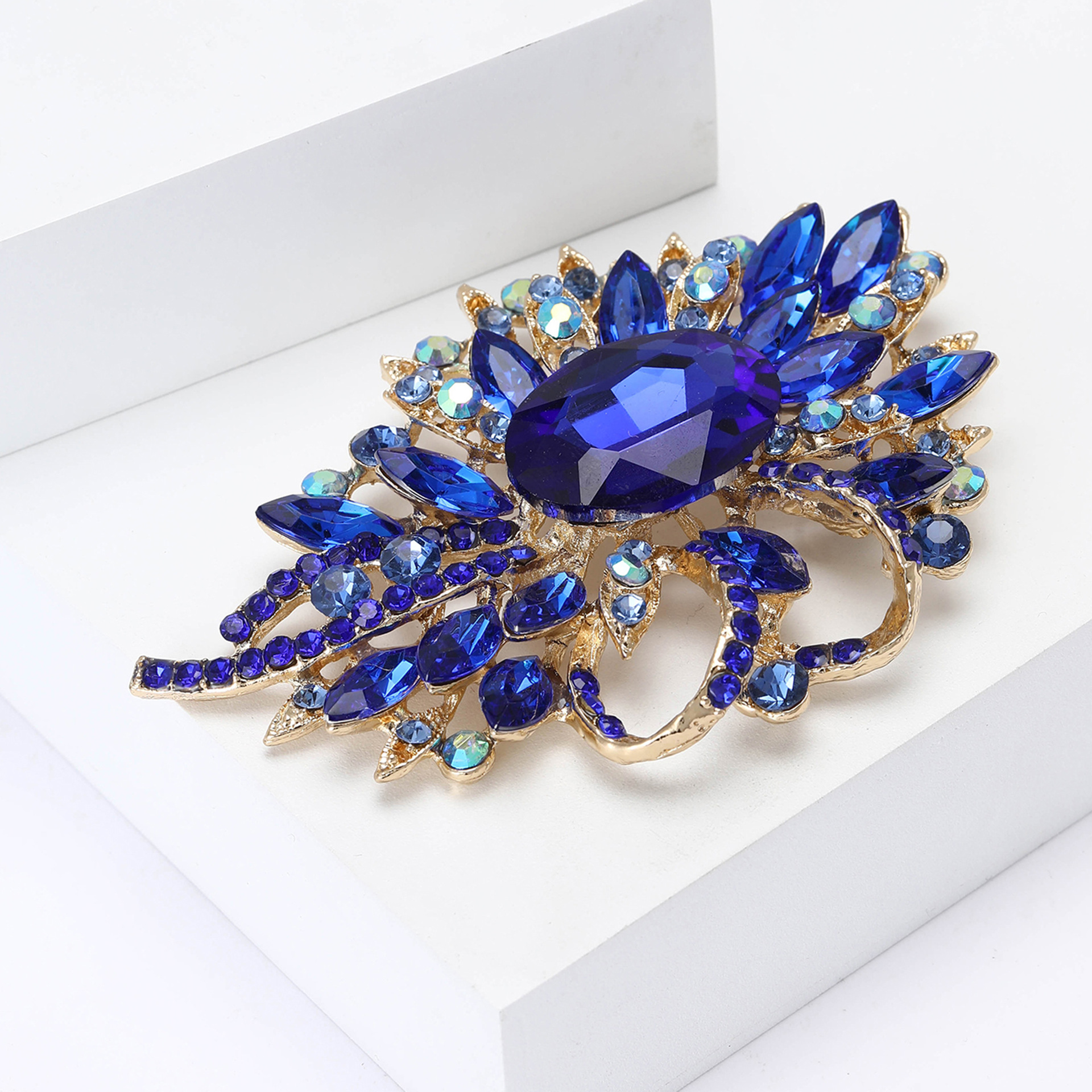 Broche vintage para mujer con perlas cristales y esmalte_voghion.com
