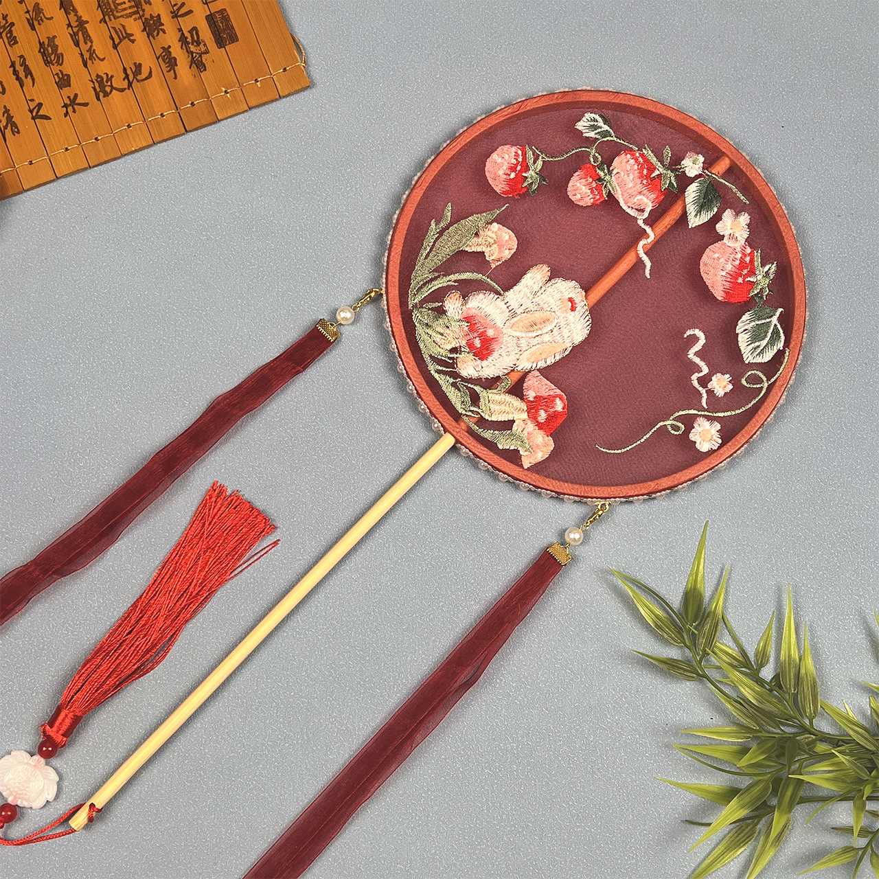 딸기토끼-빨간색-둥근-중간