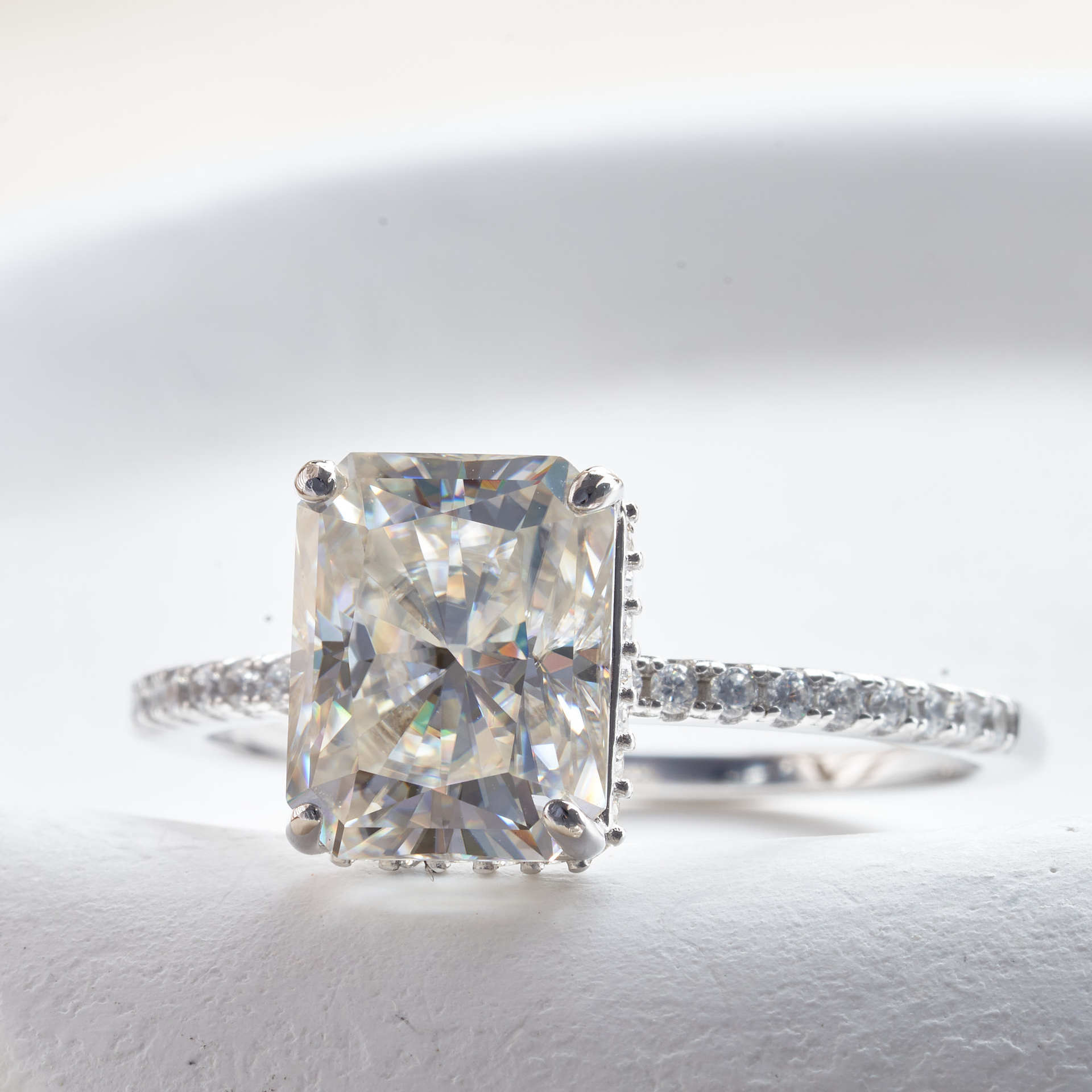 4 quilates anillo de mujer Radeon cortado anillo de compromiso de mujer moissan