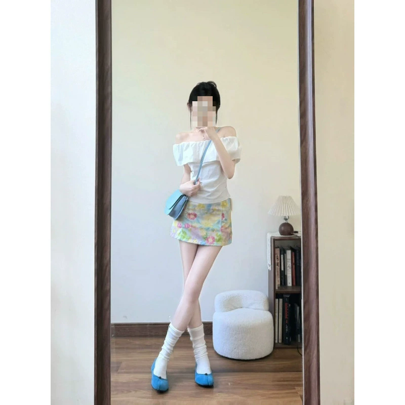 Летний новый модный комплект для девушек 2025: топ с одним плечом и юбка с цветочным принтом для женщин