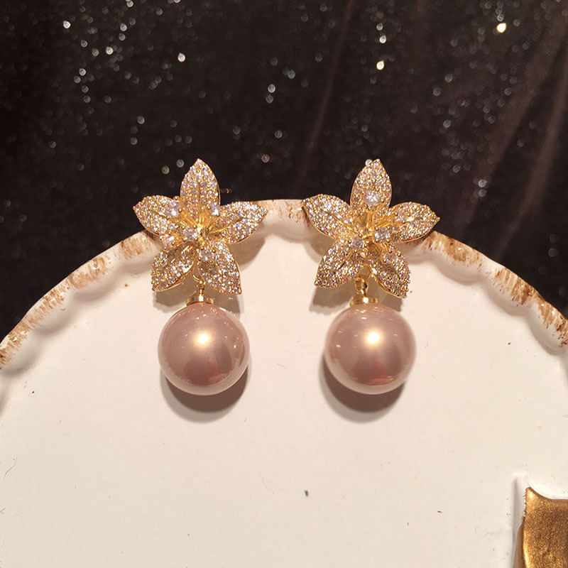 Petal Pearl Earrings display picture 7