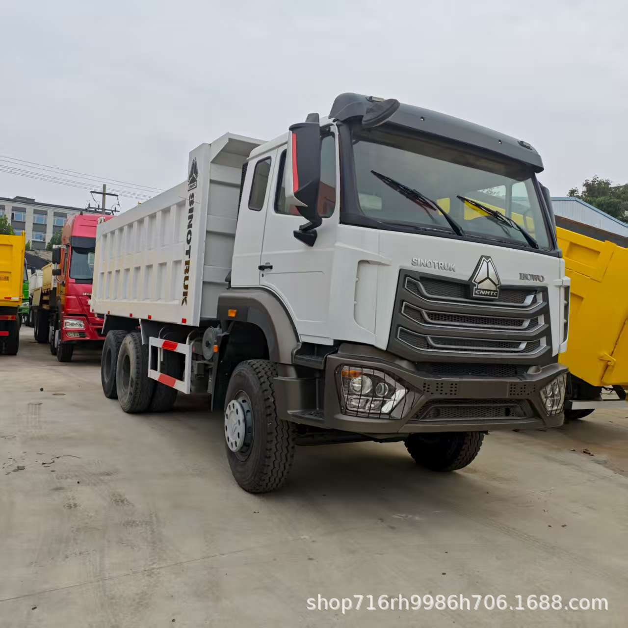 出口豪沃自卸车 后八轮渣土车厢货车 371马力集装箱6*4 自卸车