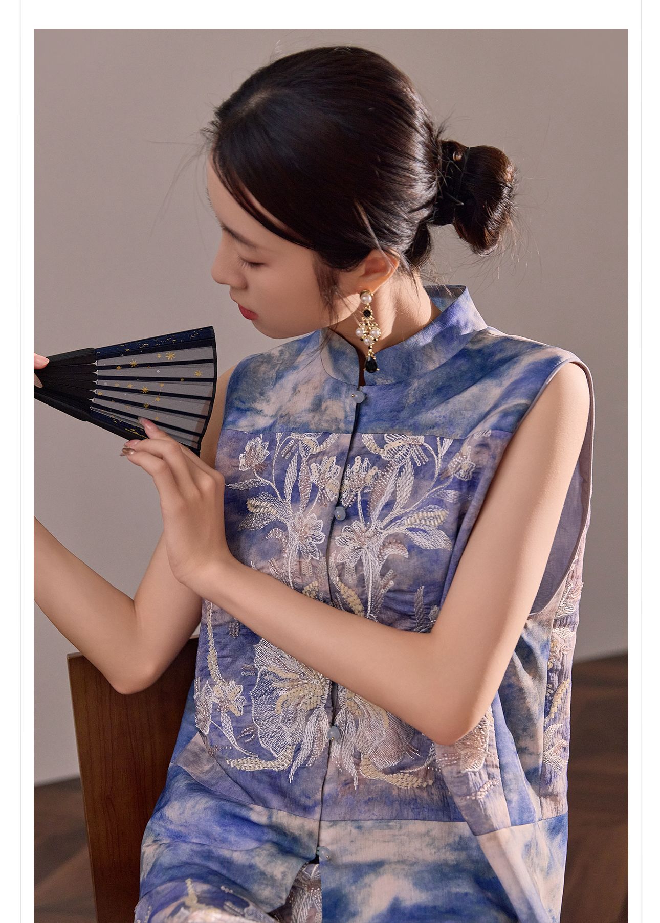 Bộ vest chân váy cổ đứng thêu họa tiết nặng cao cấp mùa hè ZX N6005 — áo vest màu vàng, váy màu vàng, váy xanh chi tiết 3