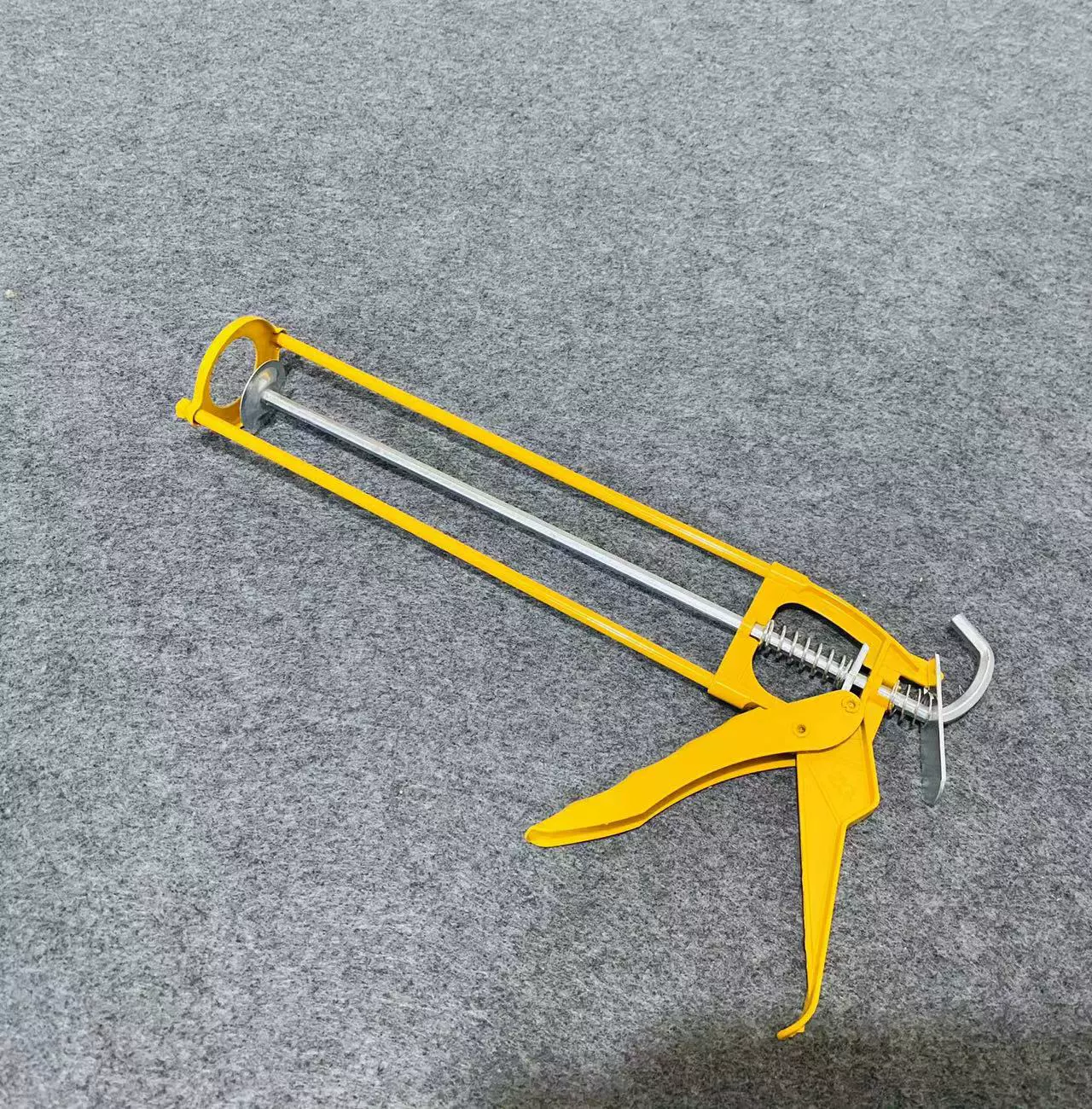 Завод прямые поставки желтого небольшого двухстоечного стекла жесткий клей пистолет расчеканка клей пистолет структура мягкий клей пистолет швейные инструменты