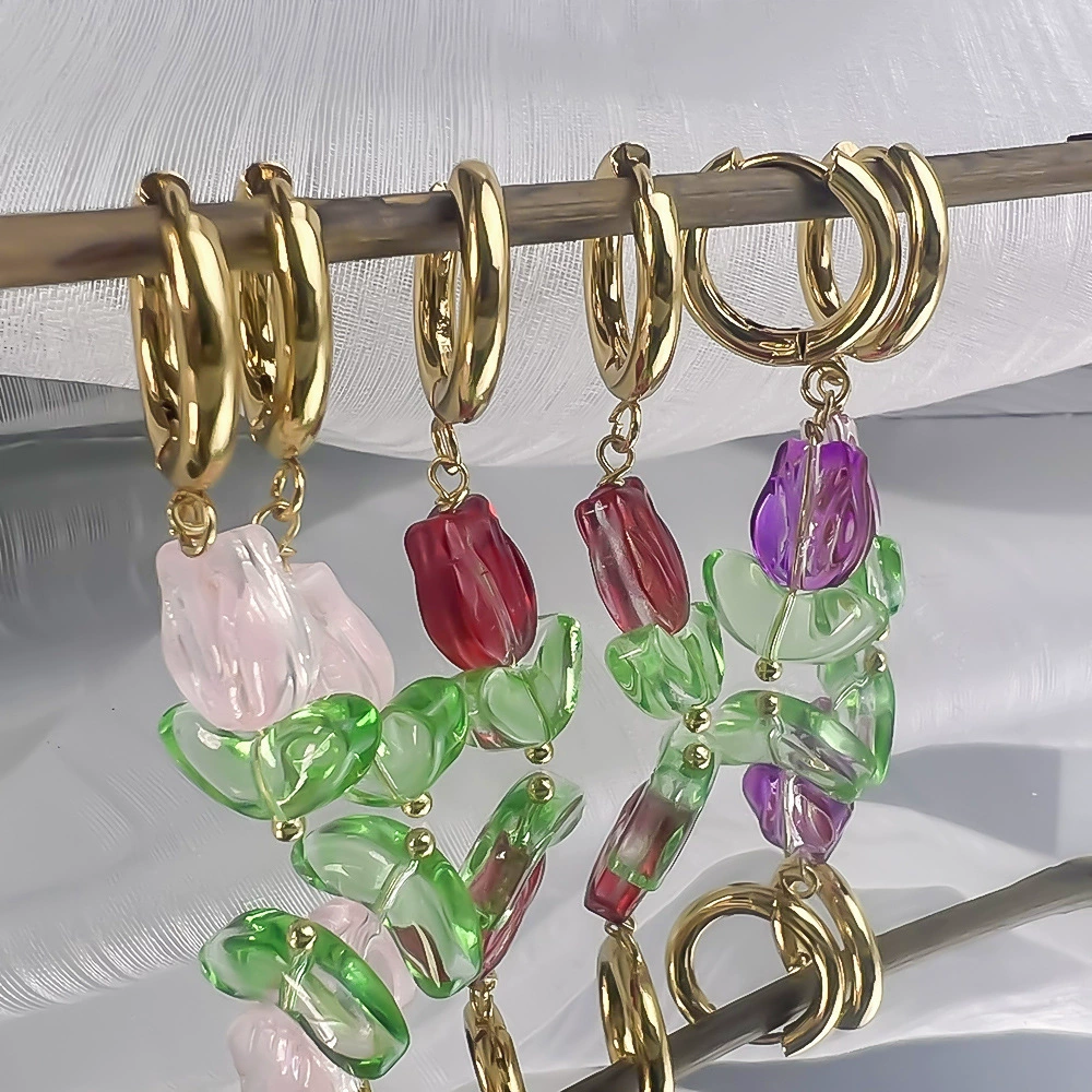 Покрытие из нержавеющей стали 18K Gold Маленькие милые трехцветные серьги с тюльпанами Французские пасторальные праздничные серьги Серьги