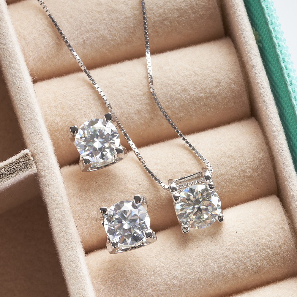 Pernos de piedra moissan S925 pernos de plata esterlina de moda toro cuatro garras pernos de diamante fábrica directa de una pieza