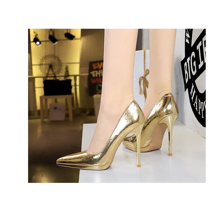 Vintage vízálló platformos magassarkú női, vékony sarkú, sekélyen szárt, hegyes, participő nőknek._voghion.com