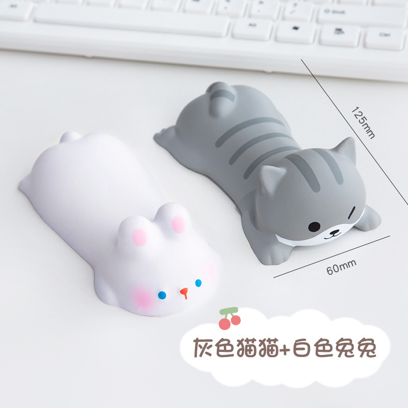 흰 토끼 + 회색 고양이