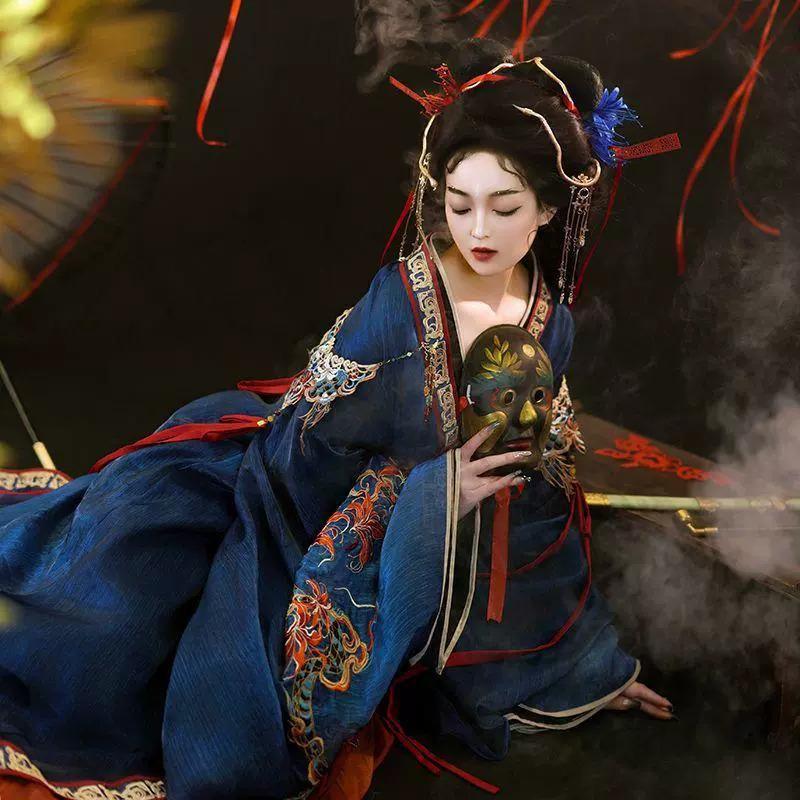 Original Hanfu Women's Warring States Robe 【Bian Snake Spirit】魏晋南北朝 Chinese Style Fairy-Like Cross-Collar Ancient Costume with Straight Hem