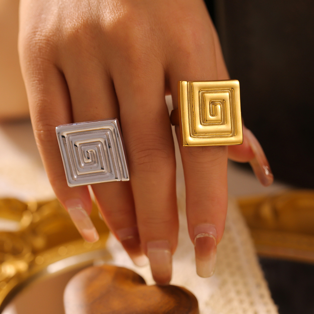 Small Niche Design, Patterned Square Earrings, Gold, Silver, Metal, Exaggerated Fashion Rings, Earrings That Do Not Fade_voghion.com